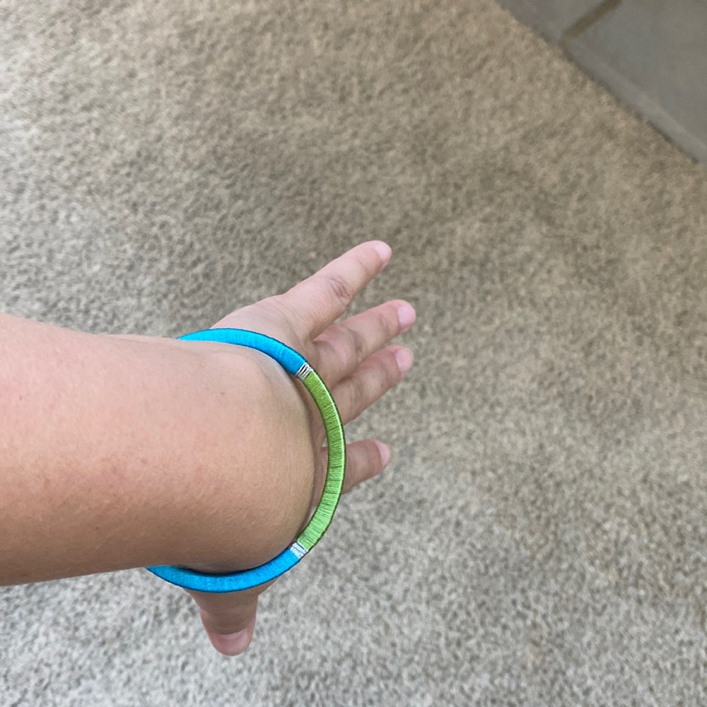 Threaded bangle bracelet - Picture 2 of 5